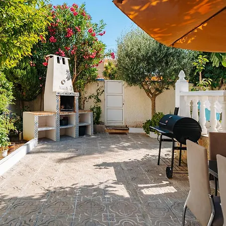 с приватным бассейном и Bbq, 5 мин до моря Villa Torrevieja